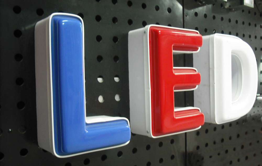 LED吸塑發(fā)光字廣告標(biāo)示制作工藝流程